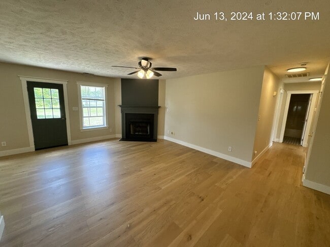 Building Photo - 146 Cavalier Dr