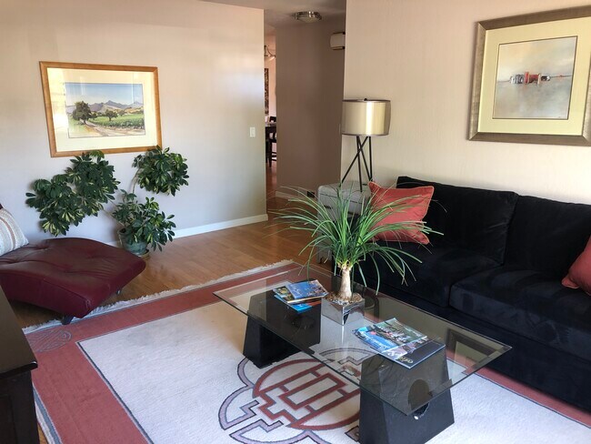 Foto del edificio - 1524 Baywood Dr