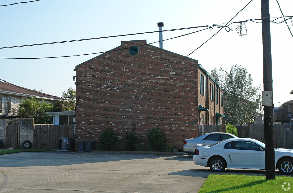 Primary Photo - 4435 Kent Ave