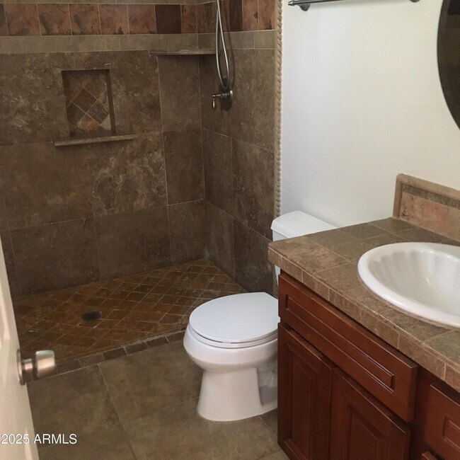Foto del edificio - 3747 E Winchcomb Dr