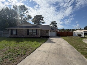 Building Photo - 708 Woods Ct
