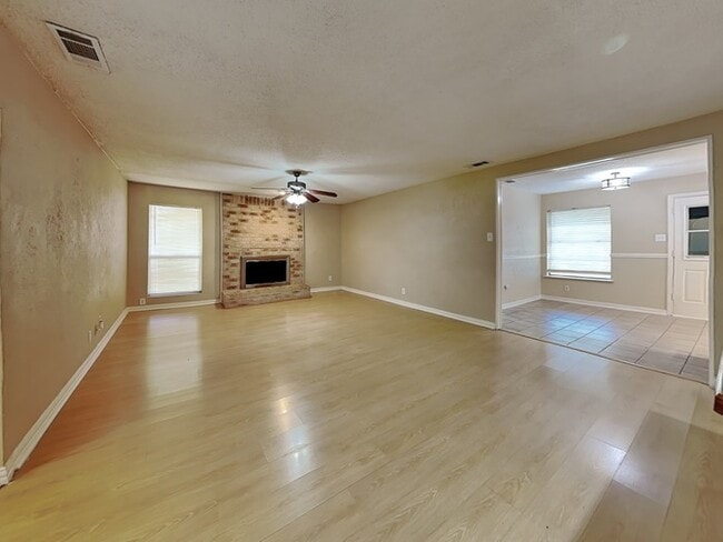 Building Photo - 3305 Hampden Dr