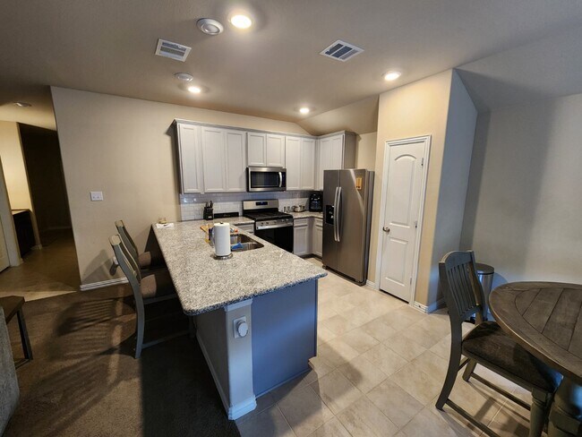Building Photo - 2612 Fieldcrest Ln.