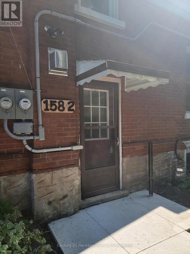 Building Photo - 158-158 Laurel St