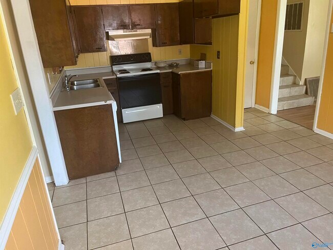 Building Photo - 3700 Timbercrest Dr NW
