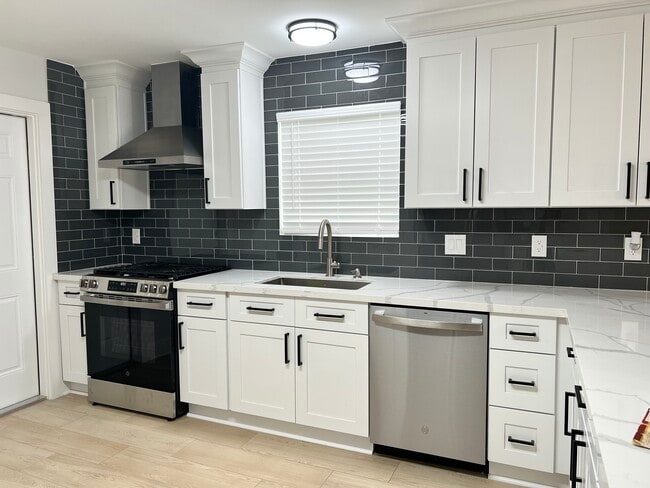 Building Photo - 3808 5th St