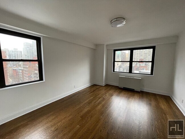 Building Photo - E 88th St