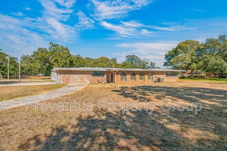 Building Photo - 8 Manor Dr