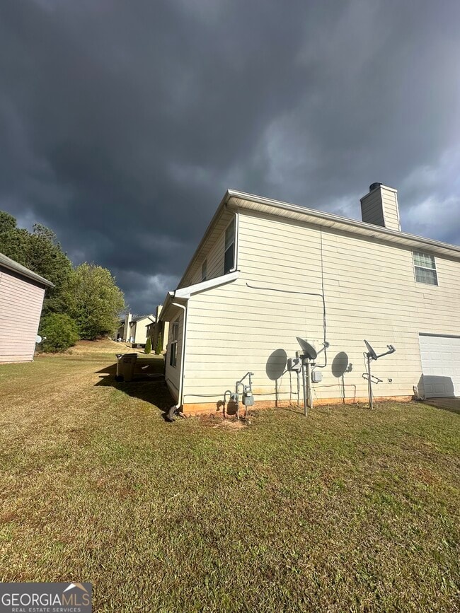 Building Photo - 3682 Fremont Dr