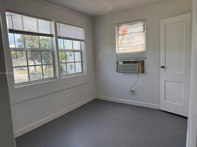 Building Photo - 632 42nd St
