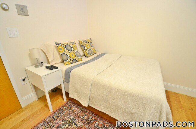 Foto del edificio - 79 Westland Ave