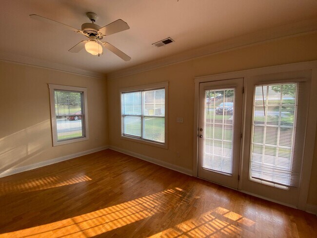 Building Photo - PRE-LEASING FOR AUGUST 2025!