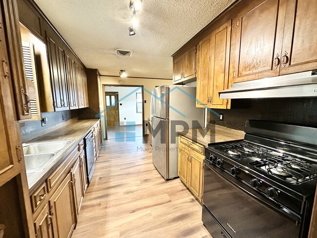 Building Photo - 2205 Fannie St