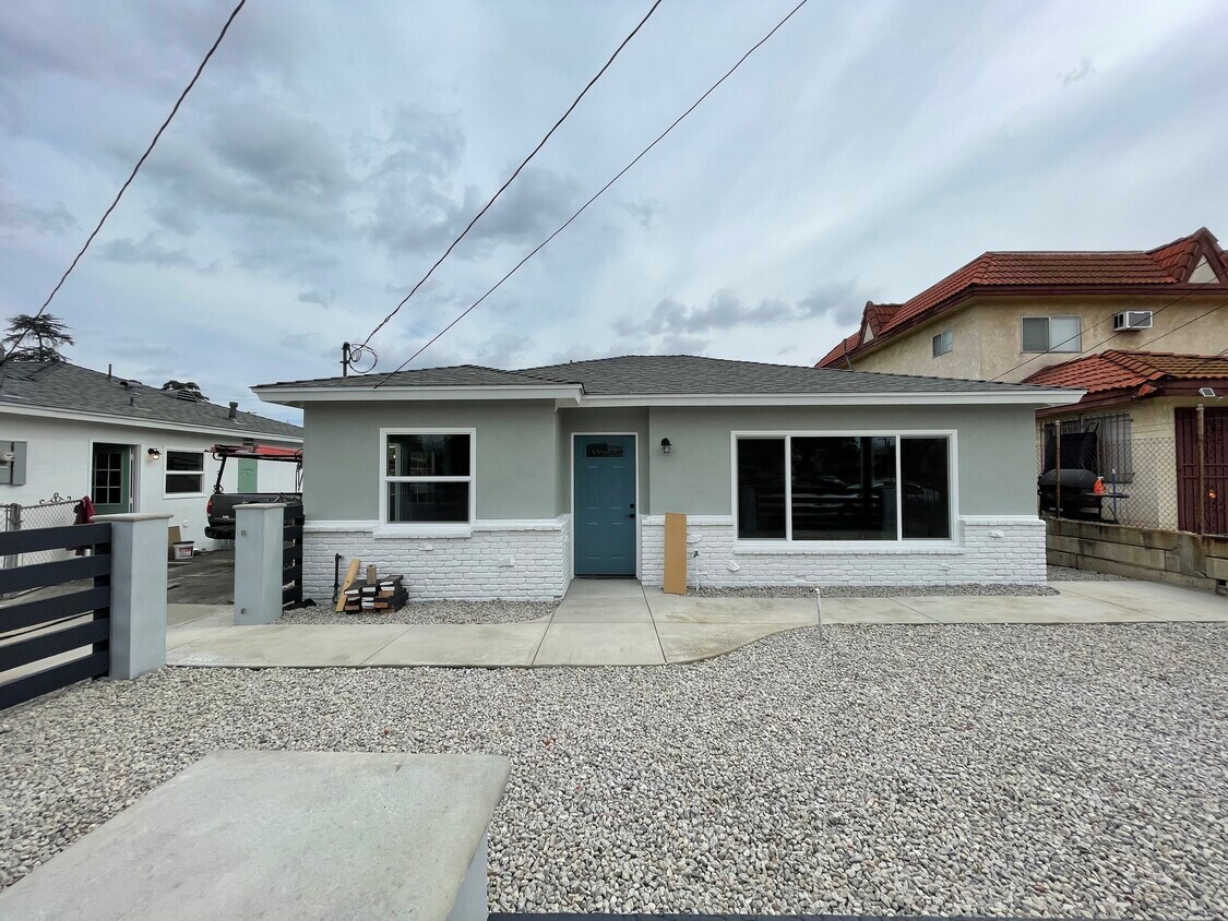 Foto principal - 8404 Hellman Ave