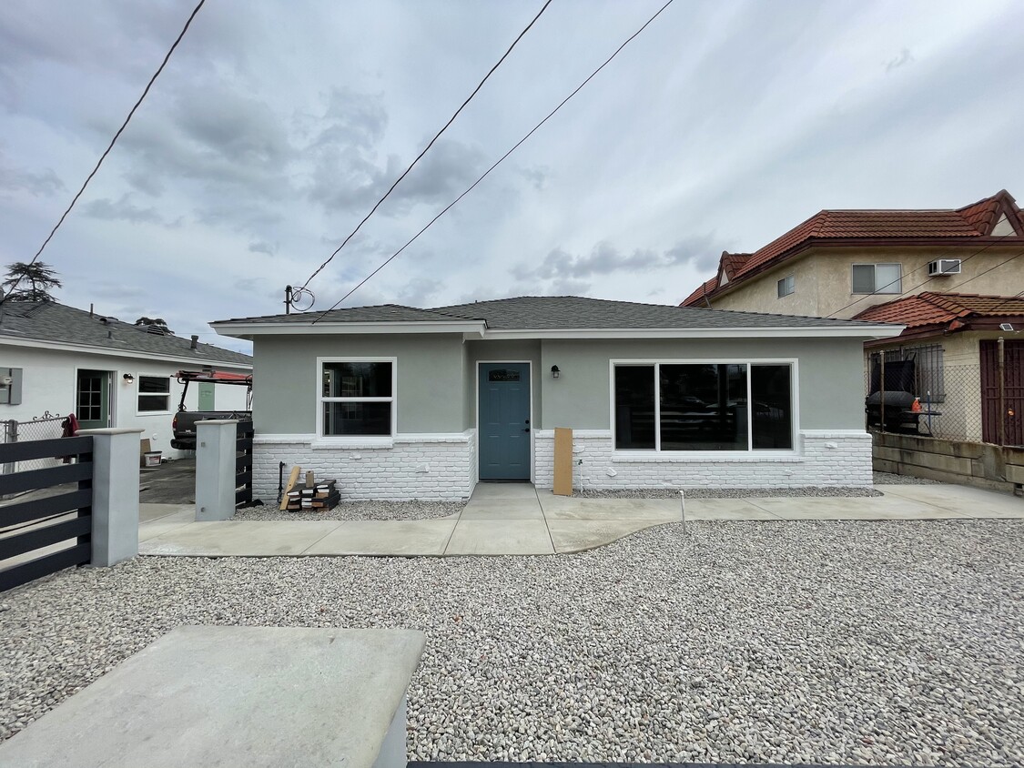Primary Photo - 8404 Hellman Ave