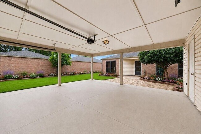 Foto del edificio - 8319 Wind Veil Dr