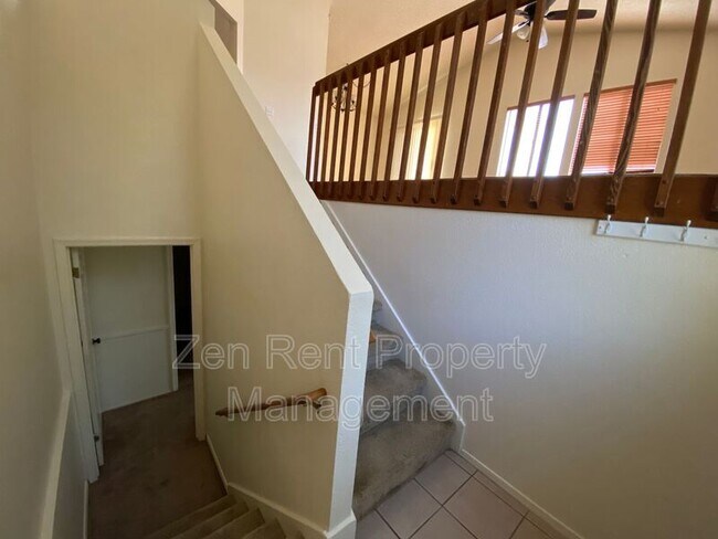 Building Photo - 921 S Val Vista Dr