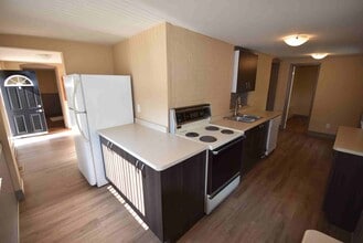 Building Photo - 45 Westmount Dr S