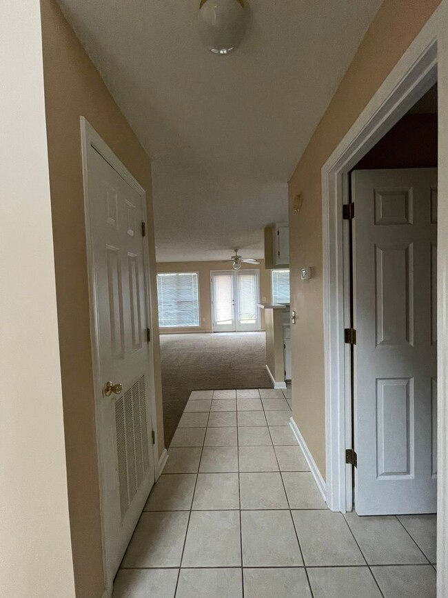 Building Photo - 135 S Spring View Dr