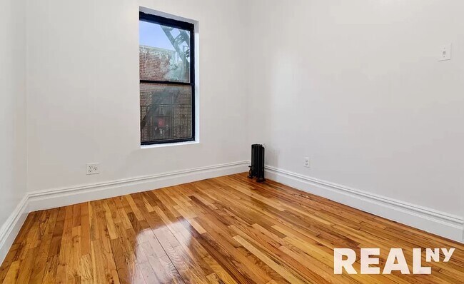 Building Photo - 331 West 16th Street