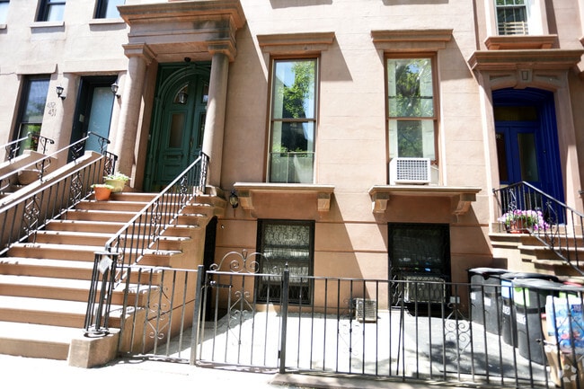 Building Photo - 430 Clinton St