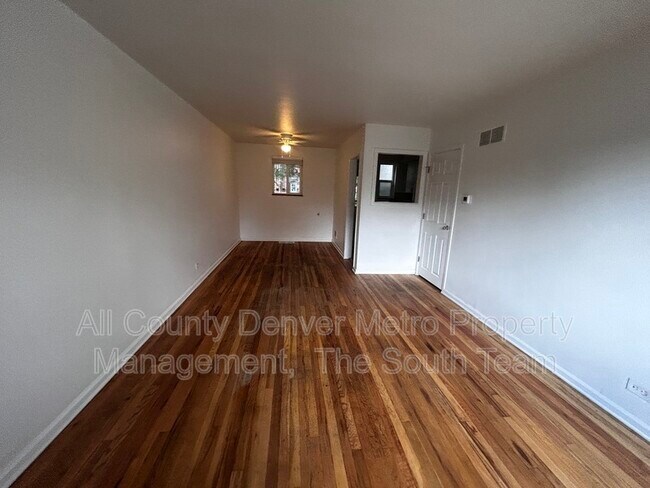 Building Photo - 10207 E 14th Ave