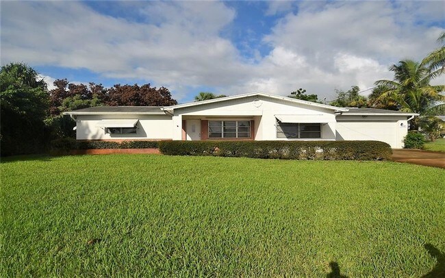 Building Photo - 3556 NE Skyline Dr