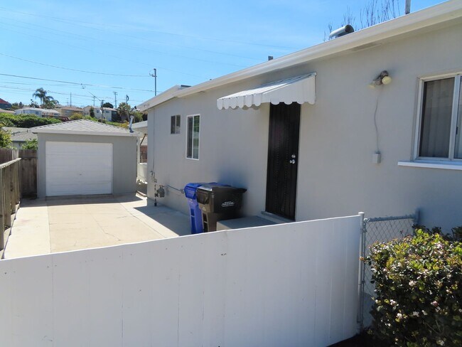Foto del edificio - Three Bedroom House with Huge Bonus Room