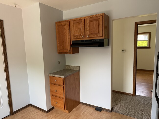 Building Photo - 2552 S 96th St