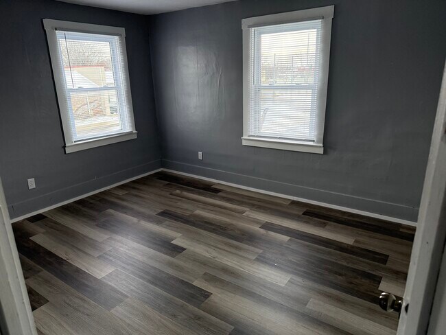 Dormitorio 1 - 1501 E Markland Ave