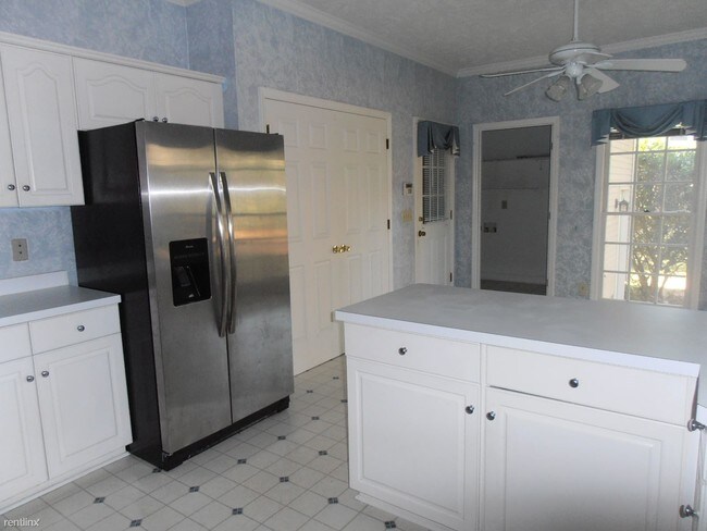 Building Photo - 720 Stonington Dr