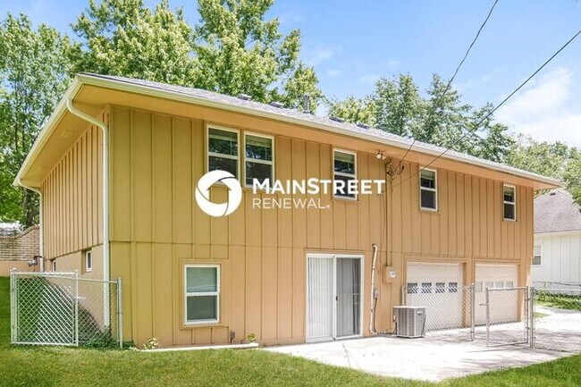 Foto del edificio - 3 Bedroom Pet-Friendly Home in BLUE SPRINGS, MO with Main Street Renewal