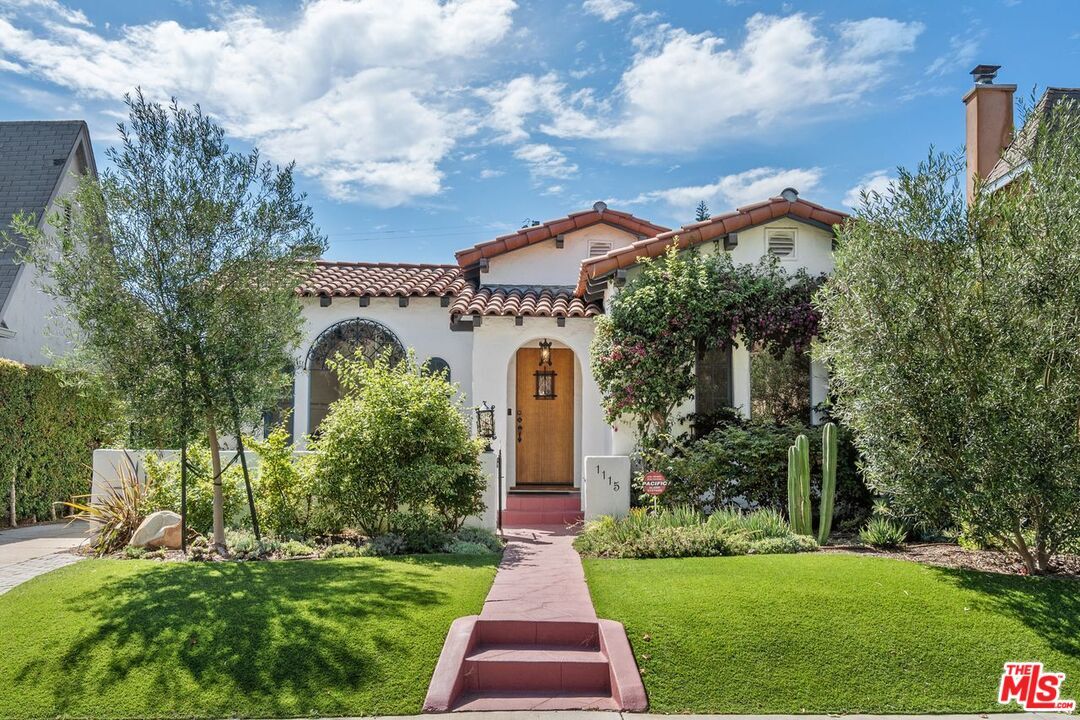 Primary Photo - 1115 S Point View St