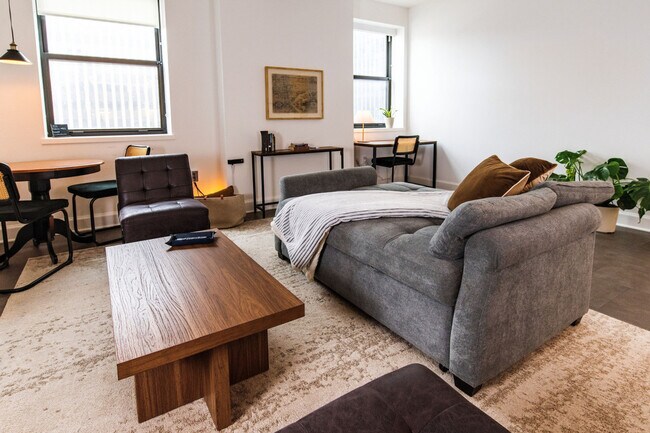 Foto del edificio - 758 North Broadway-SI ID1379069P