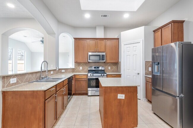 Foto del edificio - "Spacious 4-Bed Oasis with 2 Full Baths in Spring, TX - 2,235 Sq Ft of Comfort!"