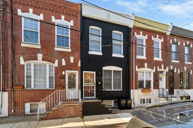 Newly Renovated Townhome in South Philadelphia! Available NOW! - Newly Renovated Townhome in South Philadelphia! Available NOW!