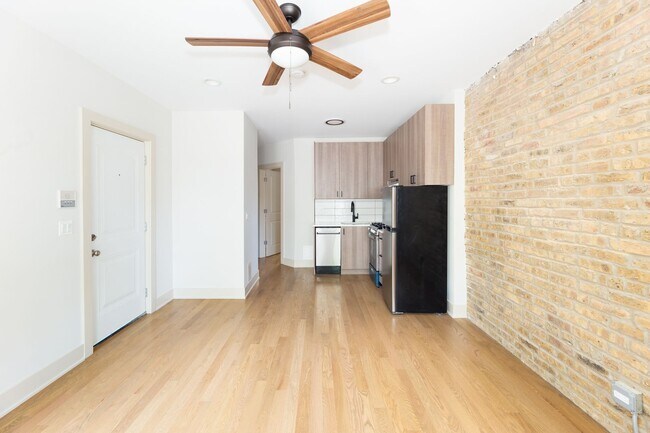 Building Photo - 4602 N Winchester Ave