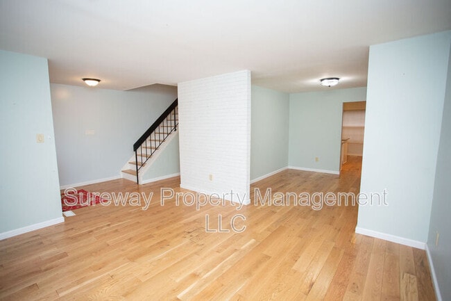 Building Photo - 142 Camber Ln