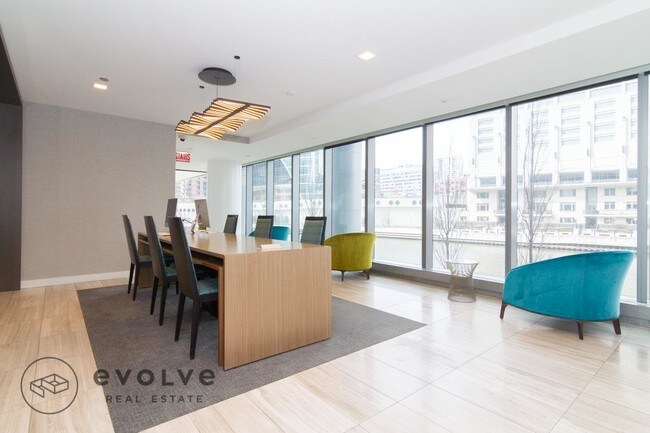 Foto del edificio - 343 W Wolf Point Plaza