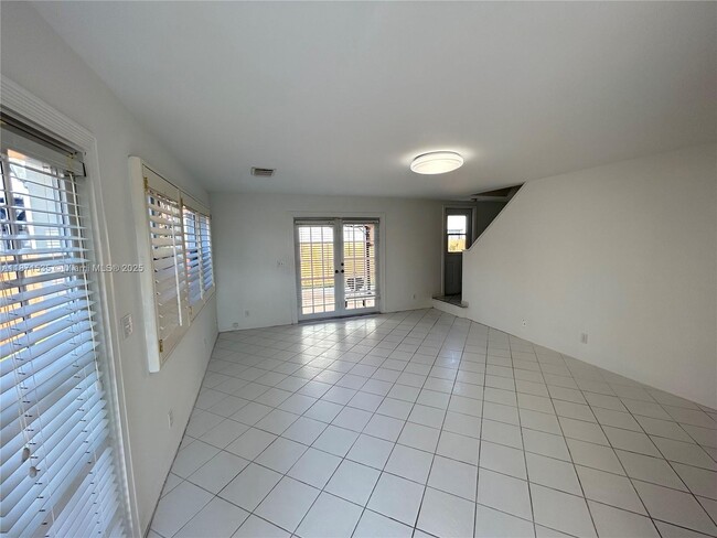 Building Photo - 524 NW 47th Ln