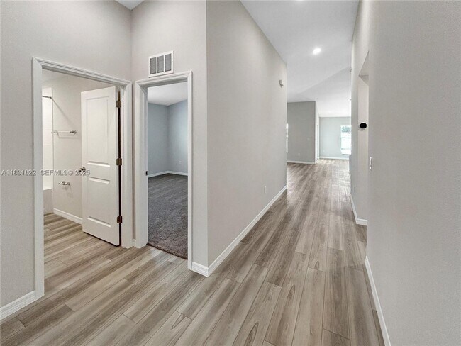 Building Photo - 2060 Stillview Pass