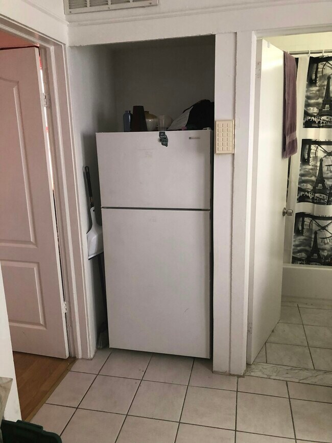 Building Photo - 1126 Drake Avenue, Unit 1R