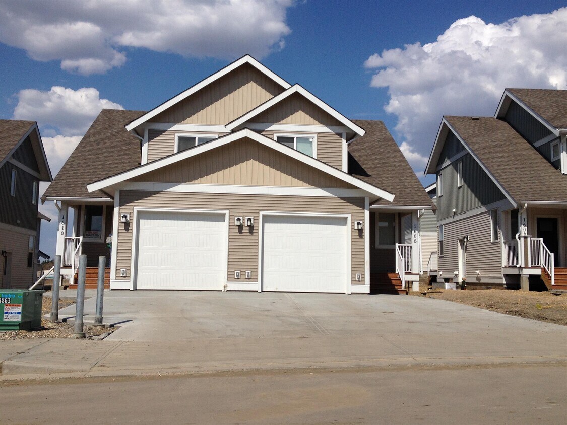 16101688 88 Ave, Dawson Creek, BC V1G 0E9 Townhouse for Rent in