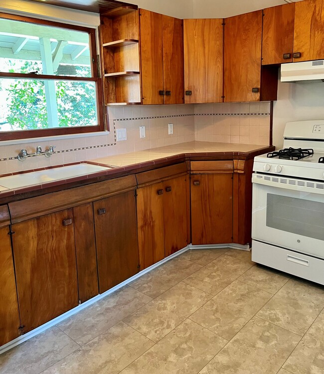 Building Photo - 1284 Montecito Dr