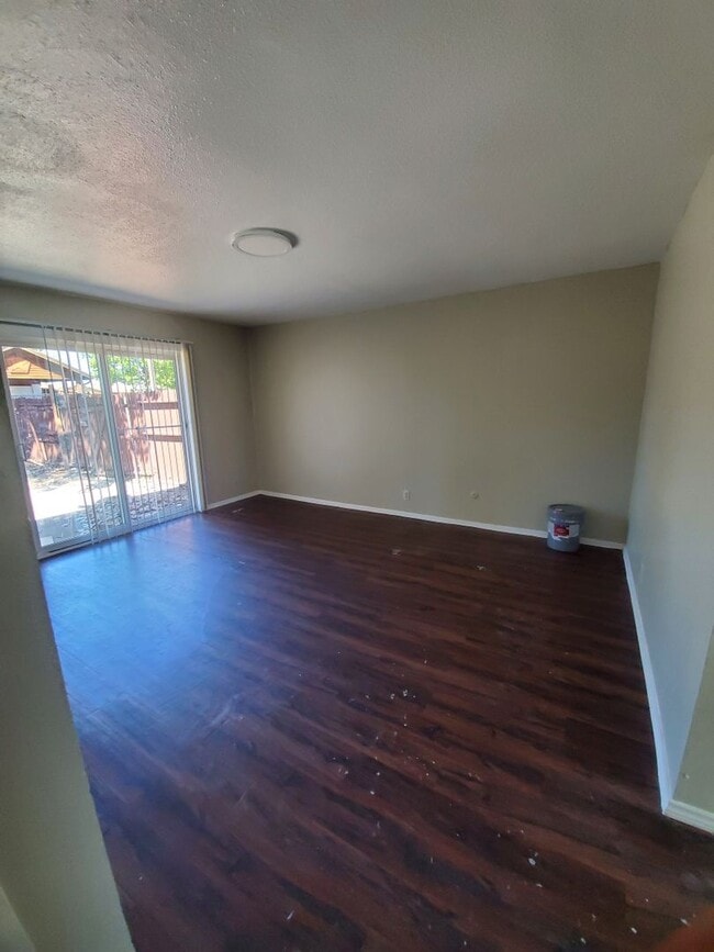 Photo - 3025 LAMBERT DR House