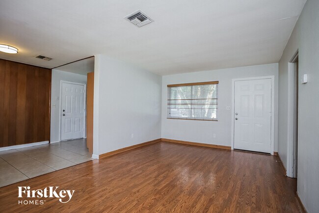 Building Photo - 607 Faber Dr
