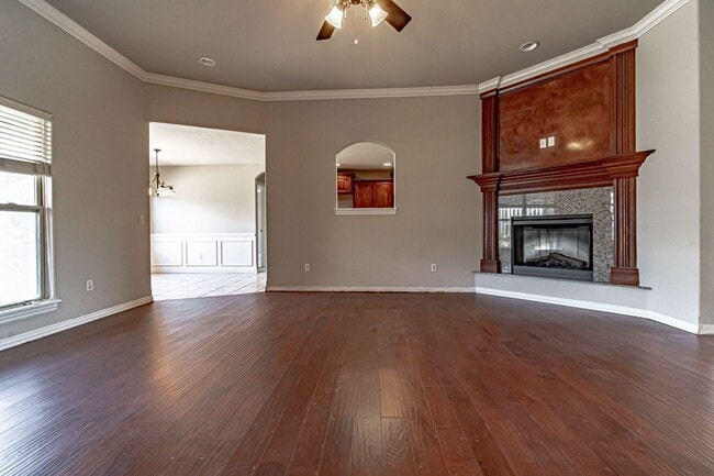 Building Photo - Centerton Family Home!
