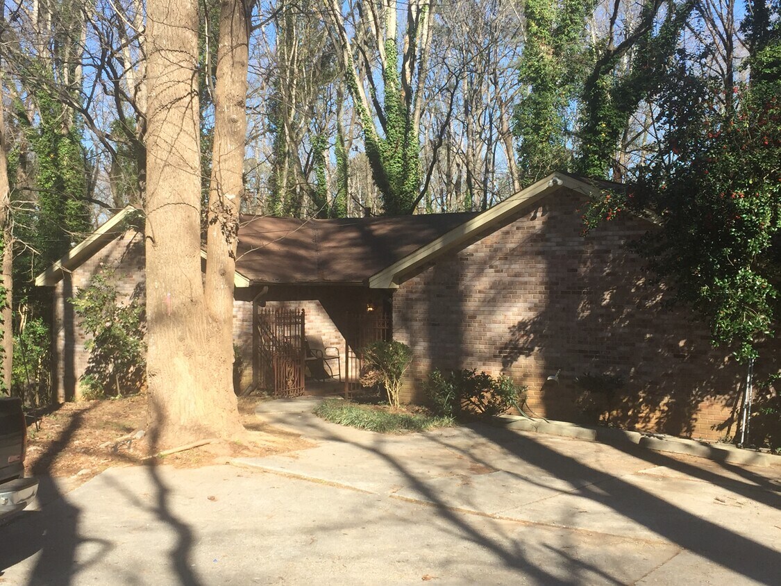 Front of Property. Unit is the door on the left. - 3707 Ashford Dunwoody Rd NE