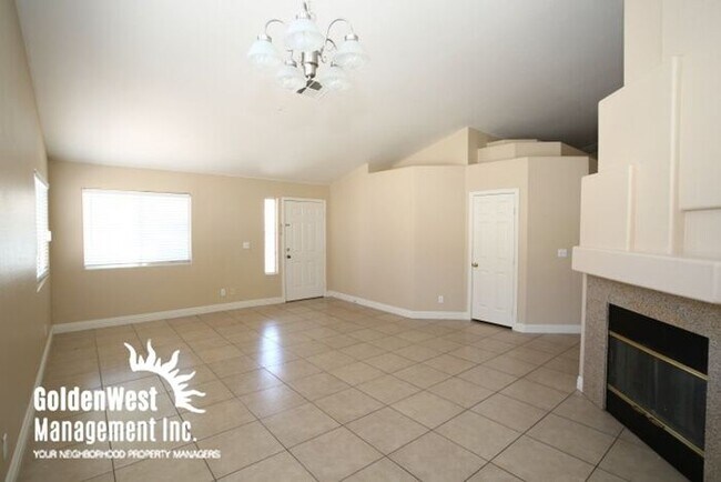 Building Photo - Beautiful 3Bdm 2Ba with huge backyard