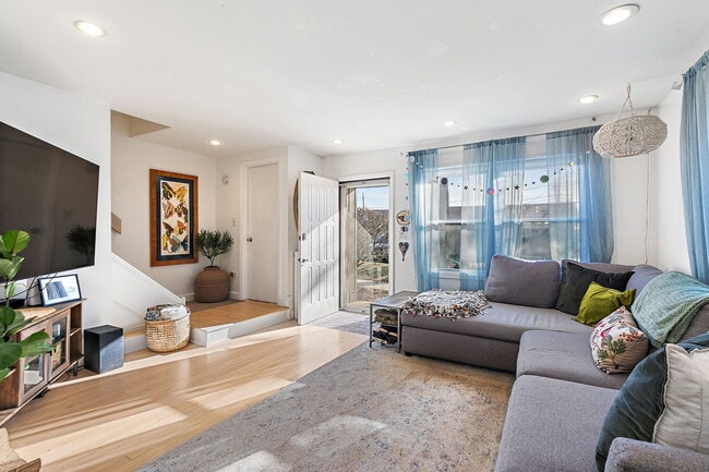 Foto del edificio - 614 N Hough St